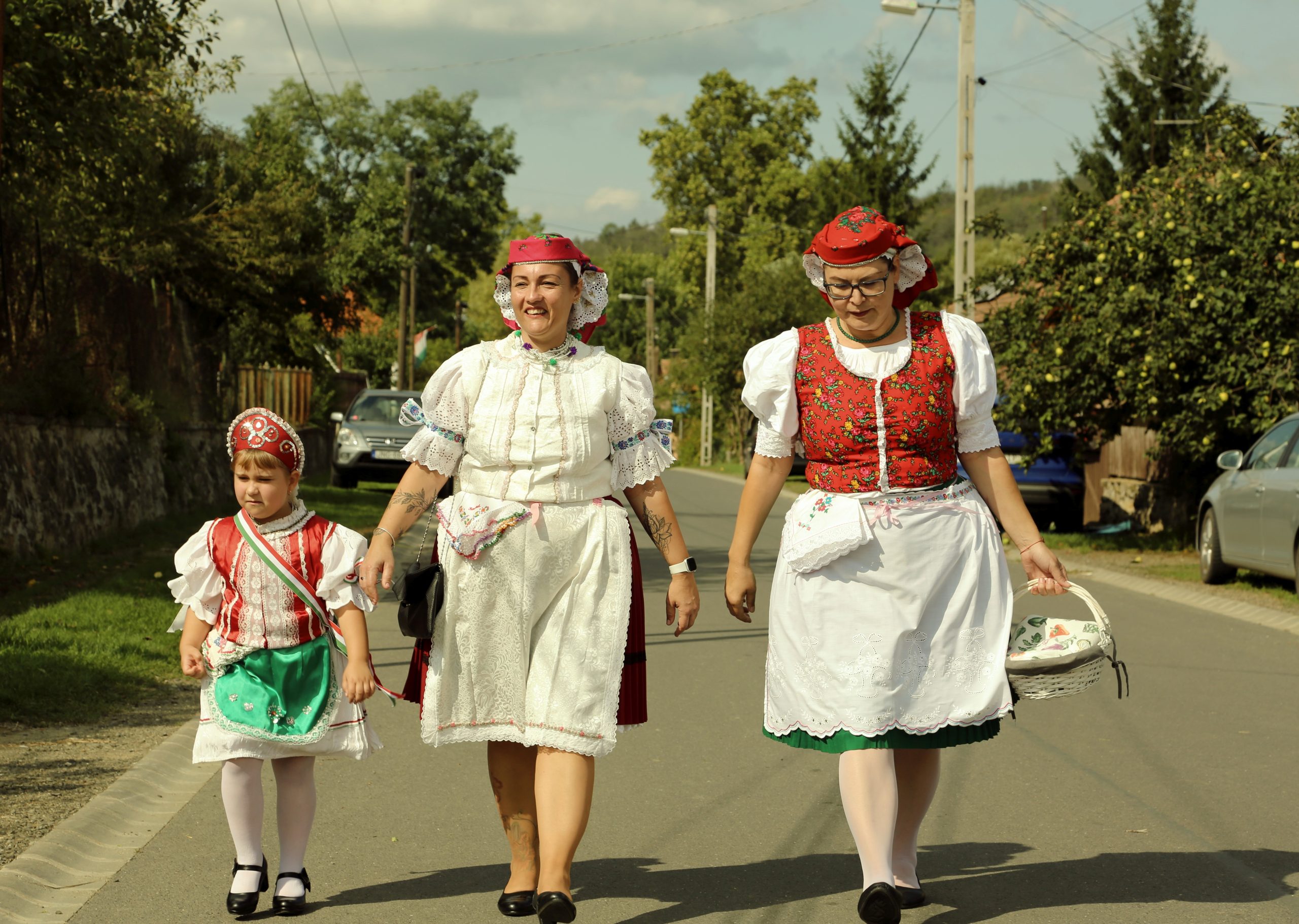 Hagyományőrző Lányok, asszonyok Terényi népviseletben